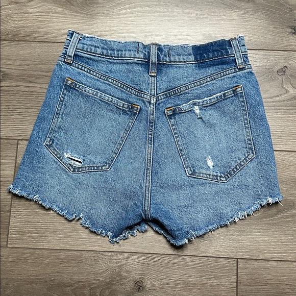 Abercrombie & FitchThe Mom High Rise Curve Love Stretch Blue Jean Shorts Size 26 - Picture 4 of 9